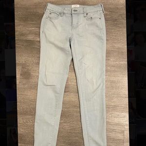 Light blueish-gray pants